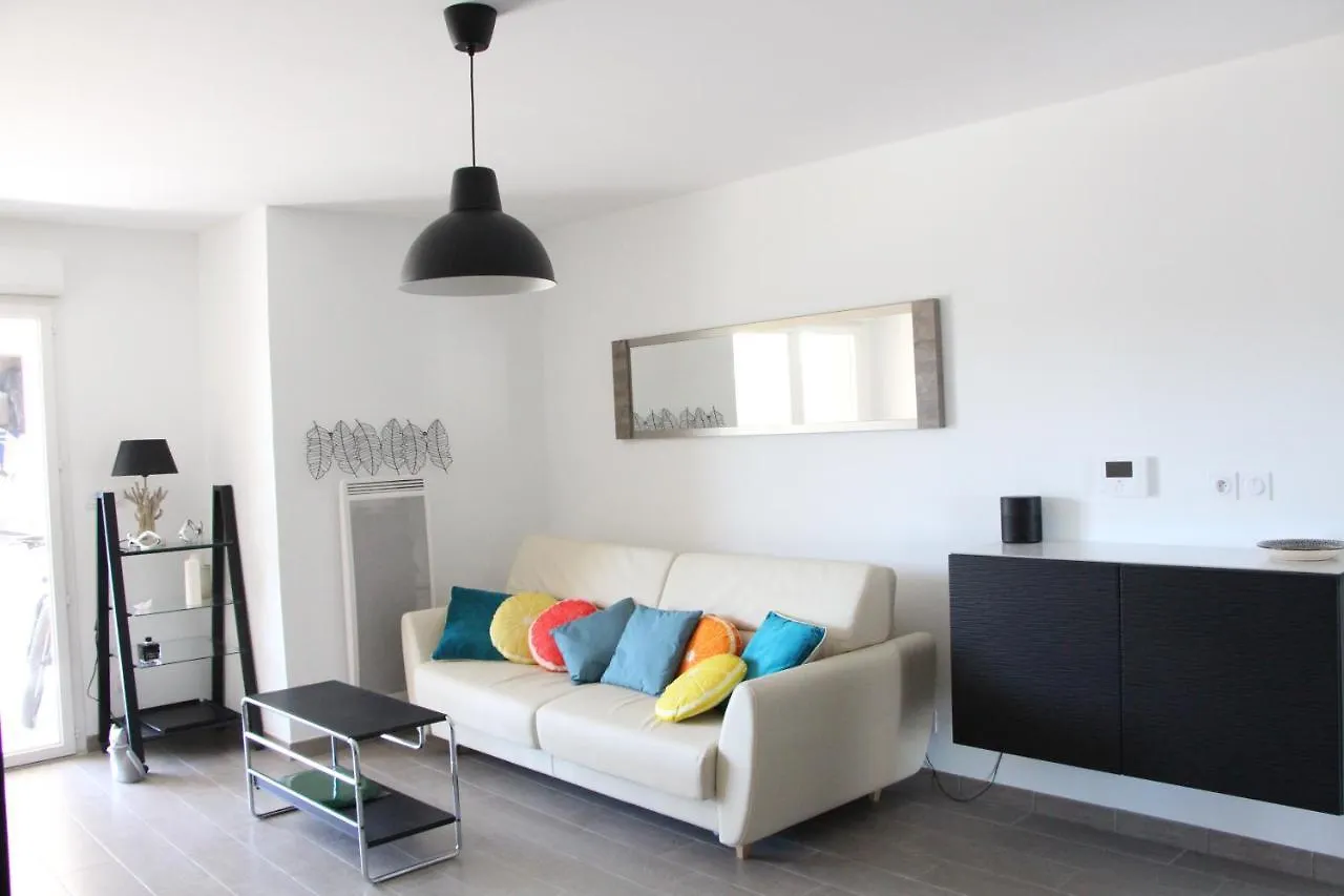 Appartement Chic A Nouvelle Terre Pour 4 Personnes La Londe-les-Maures 0*,